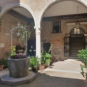 al-mezzanino-palazzo-torniello.hotelslidodijesolo.com/